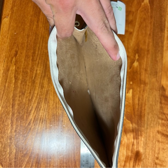 Calvin Klein Extra Large Cream and Brown Tote w/ Wallet and Base shaper. - Picture 9 of 13